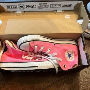 Size 13. Can be unisex